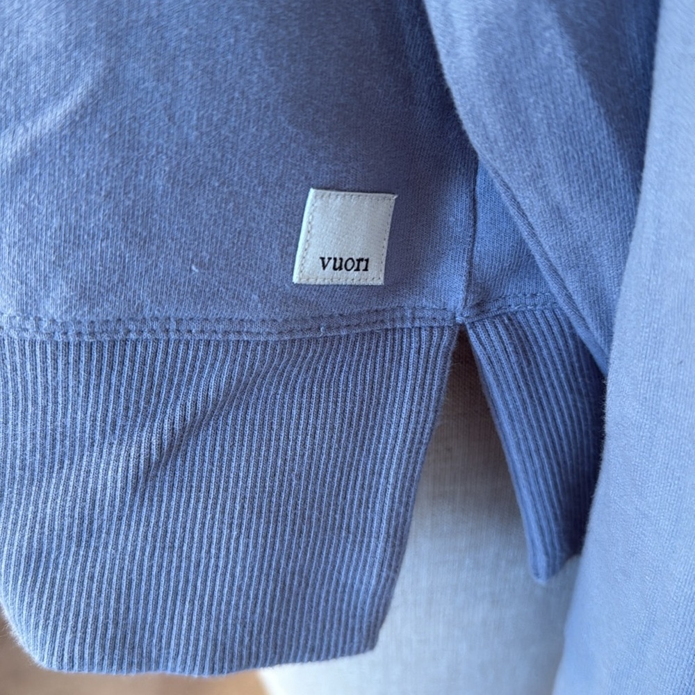 Vuori Laguna Henley Pullover Size Medium - Picture 3 of 7
